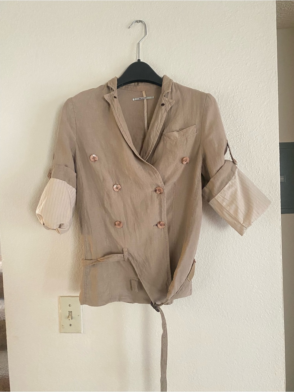 Women's 100% Linen Double-Breasted Lightweight Blazer in Taupe - Picture 7 of 11